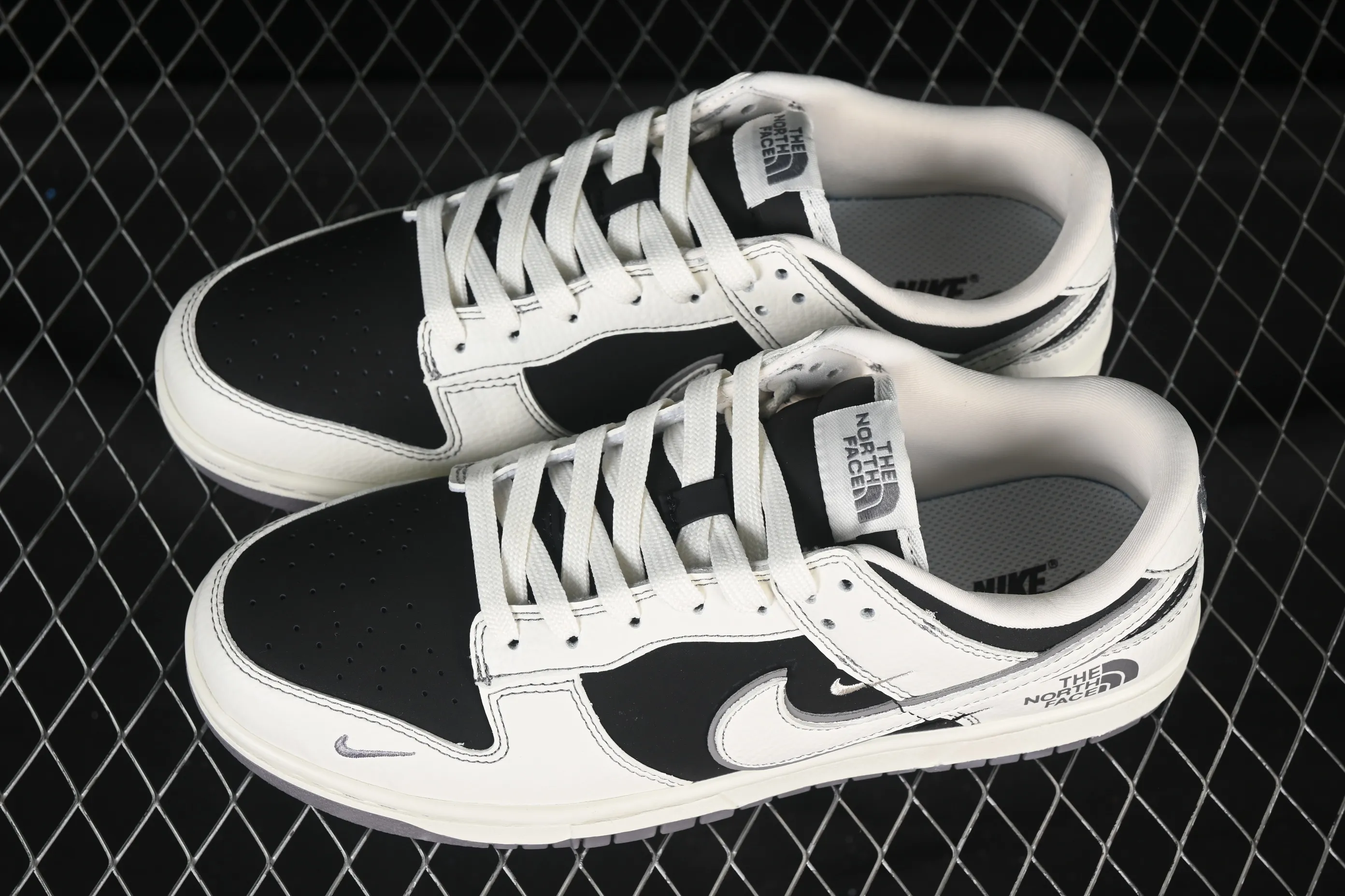 All Categories Nk SB Dunk Series Nk SB Dunk Low High-end Customized Low-top Shoes Nike SB Dunk Low North Face Collaboration Milk White Black Gray Anniversary High-end Customized Low-top Casual Shoes SC9207-404